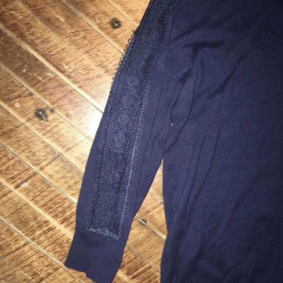 Ann Taylor lace embedded M short sleeve sweater - Picture 3 of 3